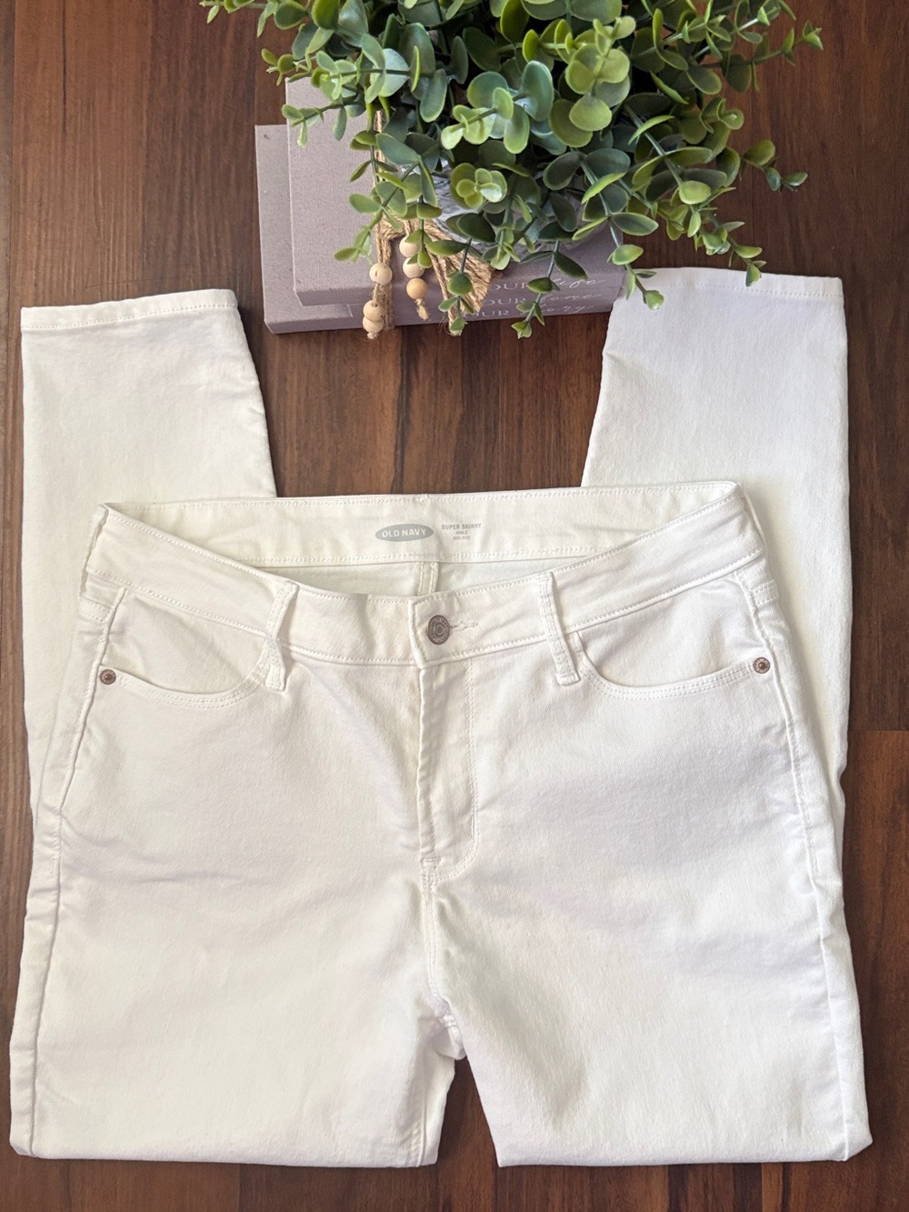 Old Navy White Women’s Skinny Jeans - Clean White Stretch